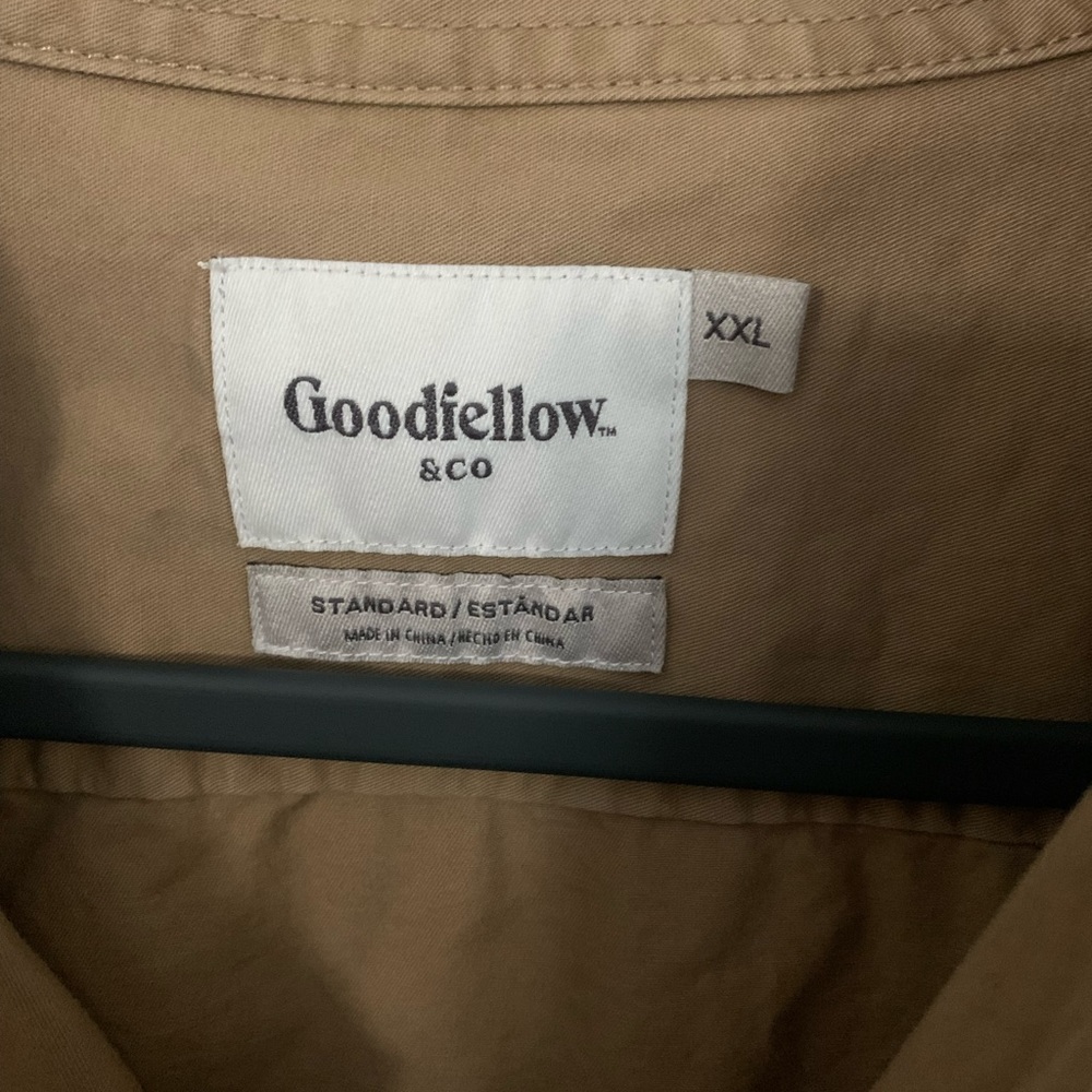 Button down - Picture 2 of 2